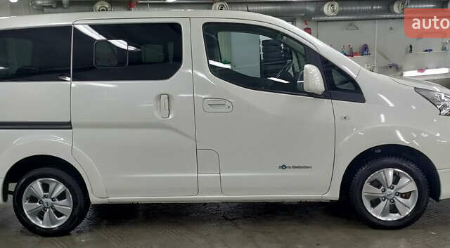 Белый Ниссан e-NV200, объемом двигателя 0 л и пробегом 132 тыс. км за 13200 $, фото 2 на Automoto.ua
