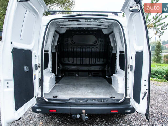 Білий Ніссан e-NV200, об'ємом двигуна 0 л та пробігом 82 тис. км за 13400 $, фото 11 на Automoto.ua