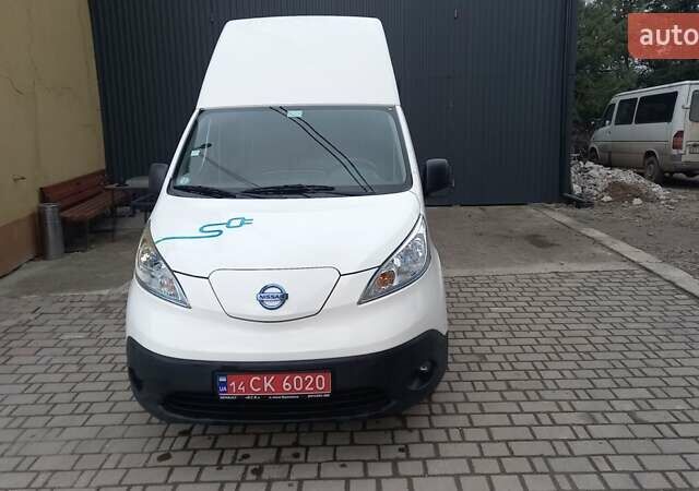 Белый Ниссан e-NV200, объемом двигателя 0 л и пробегом 58 тыс. км за 13100 $, фото 1 на Automoto.ua