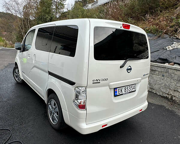 Белый Ниссан e-NV200, объемом двигателя 0 л и пробегом 132 тыс. км за 13200 $, фото 8 на Automoto.ua