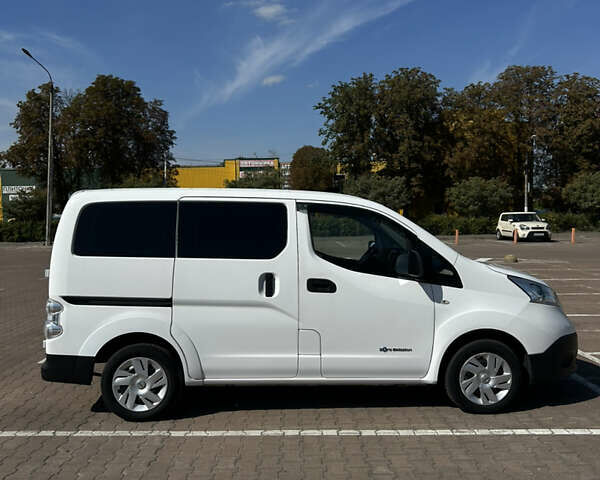 Белый Ниссан e-NV200, объемом двигателя 0 л и пробегом 73 тыс. км за 13200 $, фото 6 на Automoto.ua