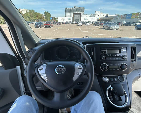 Белый Ниссан e-NV200, объемом двигателя 0 л и пробегом 73 тыс. км за 13200 $, фото 11 на Automoto.ua