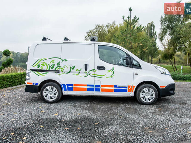 Білий Ніссан e-NV200, об'ємом двигуна 0 л та пробігом 82 тис. км за 13400 $, фото 16 на Automoto.ua