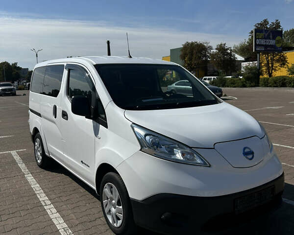 Белый Ниссан e-NV200, объемом двигателя 0 л и пробегом 73 тыс. км за 13200 $, фото 7 на Automoto.ua