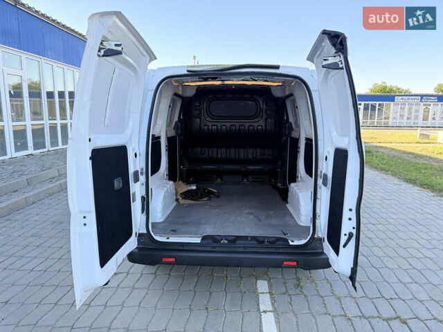 Білий Ніссан e-NV200, об'ємом двигуна 0 л та пробігом 52 тис. км за 14600 $, фото 10 на Automoto.ua