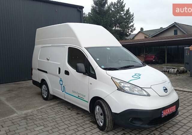 Белый Ниссан e-NV200, объемом двигателя 0 л и пробегом 58 тыс. км за 13100 $, фото 2 на Automoto.ua
