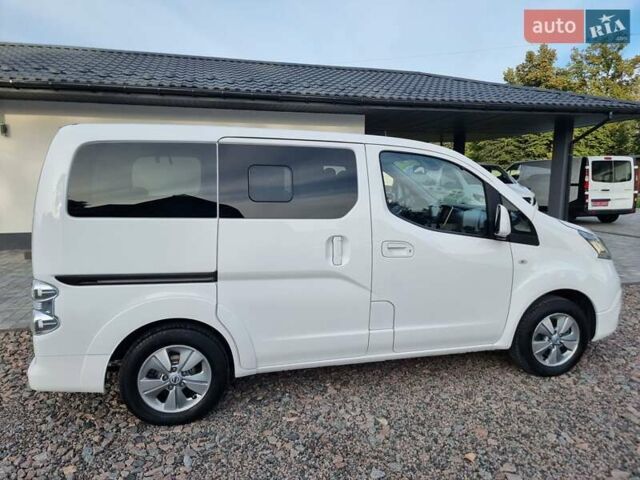 Белый Ниссан e-NV200, объемом двигателя 0 л и пробегом 202 тыс. км за 13300 $, фото 3 на Automoto.ua