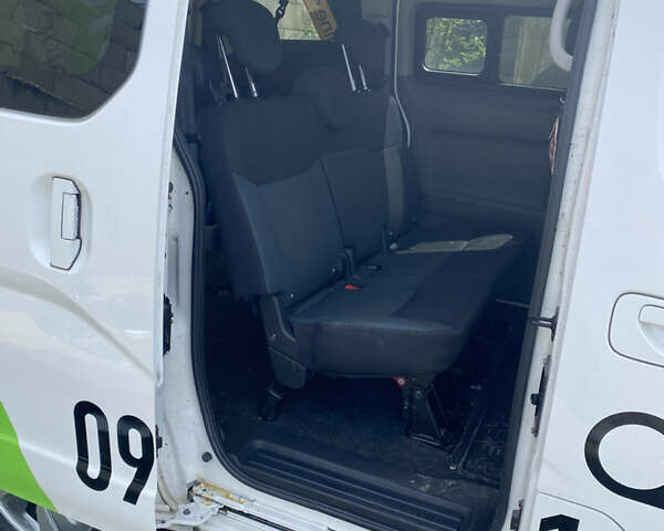 Білий Ніссан e-NV200, об'ємом двигуна 0 л та пробігом 177 тис. км за 13942 $, фото 5 на Automoto.ua