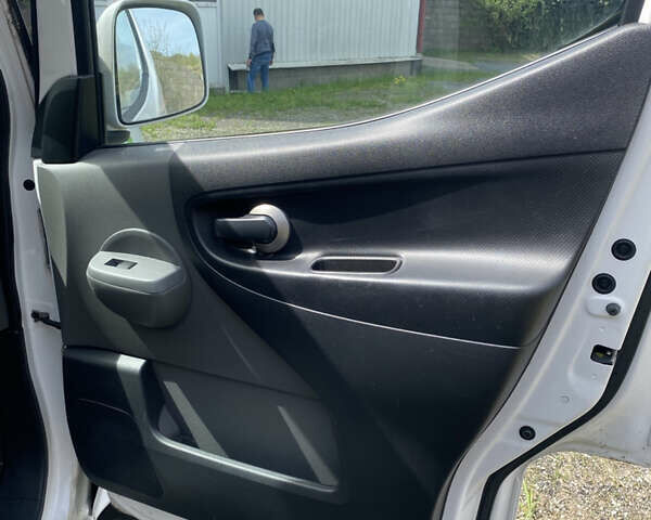 Білий Ніссан e-NV200, об'ємом двигуна 0 л та пробігом 177 тис. км за 13942 $, фото 15 на Automoto.ua