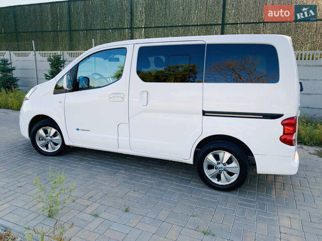 Белый Ниссан e-NV200, объемом двигателя 0 л и пробегом 119 тыс. км за 15200 $, фото 9 на Automoto.ua