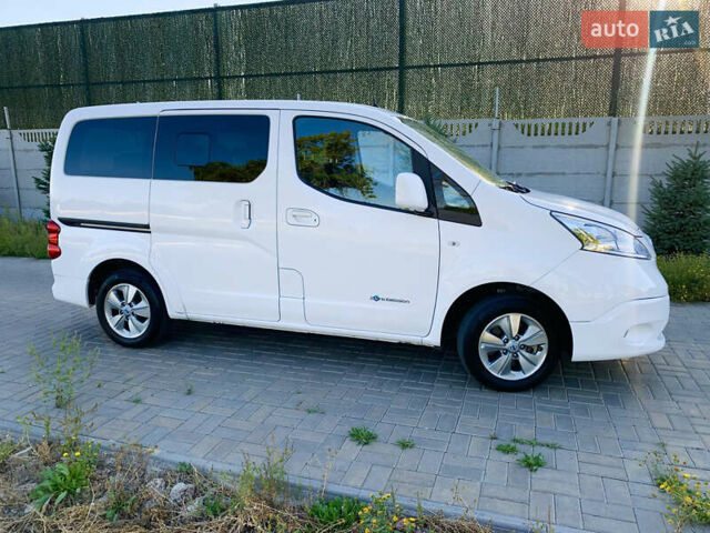 Белый Ниссан e-NV200, объемом двигателя 0 л и пробегом 119 тыс. км за 15200 $, фото 16 на Automoto.ua