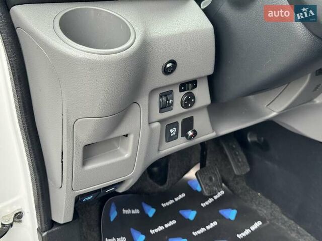 Белый Ниссан e-NV200, объемом двигателя 0 л и пробегом 125 тыс. км за 15900 $, фото 15 на Automoto.ua