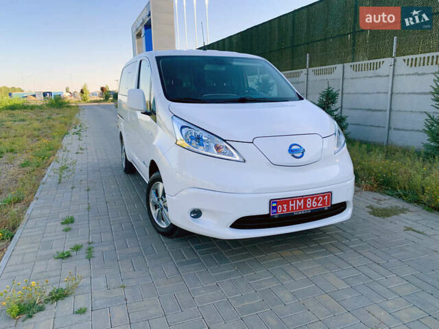 Белый Ниссан e-NV200, объемом двигателя 0 л и пробегом 119 тыс. км за 15200 $, фото 1 на Automoto.ua