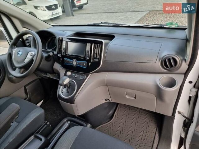 Белый Ниссан e-NV200, объемом двигателя 0 л и пробегом 202 тыс. км за 13300 $, фото 17 на Automoto.ua