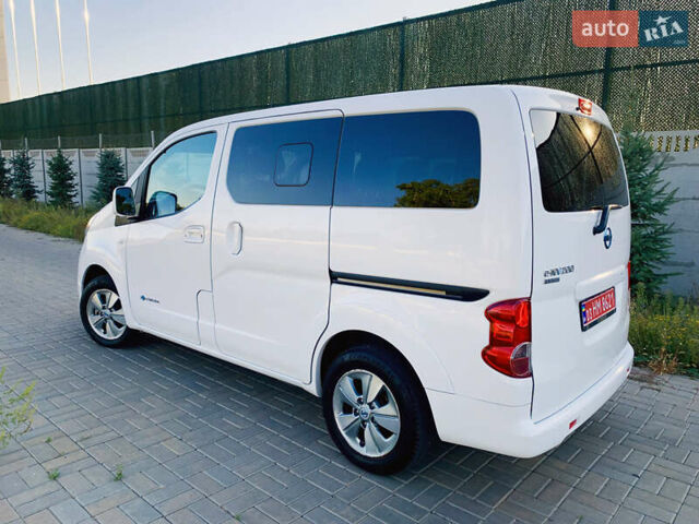 Белый Ниссан e-NV200, объемом двигателя 0 л и пробегом 119 тыс. км за 15200 $, фото 10 на Automoto.ua