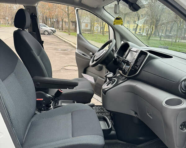 Білий Ніссан e-NV200, об'ємом двигуна 0 л та пробігом 179 тис. км за 15300 $, фото 11 на Automoto.ua