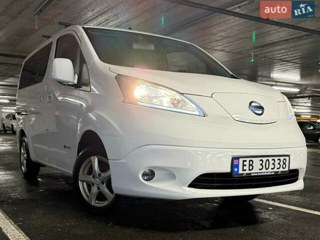 Белый Ниссан e-NV200, объемом двигателя 0 л и пробегом 70 тыс. км за 14400 $, фото 1 на Automoto.ua