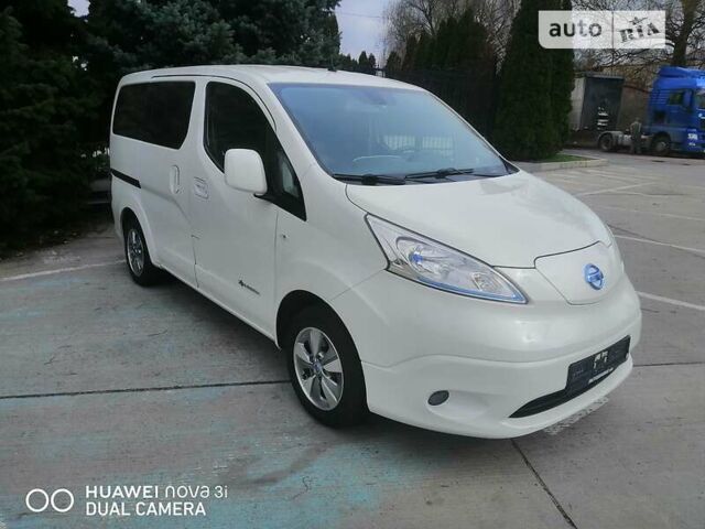 Белый Ниссан e-NV200, объемом двигателя 0 л и пробегом 61 тыс. км за 27900 $, фото 3 на Automoto.ua