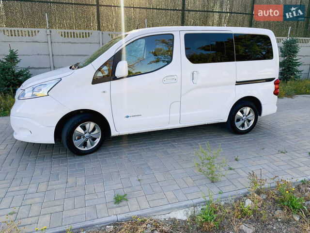 Белый Ниссан e-NV200, объемом двигателя 0 л и пробегом 119 тыс. км за 15200 $, фото 7 на Automoto.ua