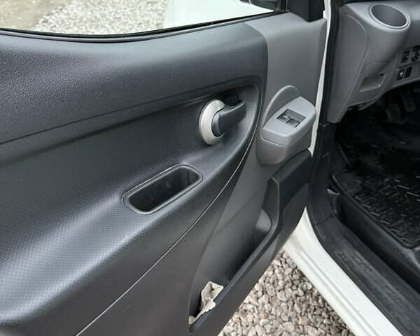 Белый Ниссан e-NV200, объемом двигателя 0 л и пробегом 87 тыс. км за 15200 $, фото 1 на Automoto.ua