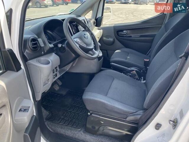 Белый Ниссан e-NV200, объемом двигателя 0 л и пробегом 179 тыс. км за 15700 $, фото 8 на Automoto.ua