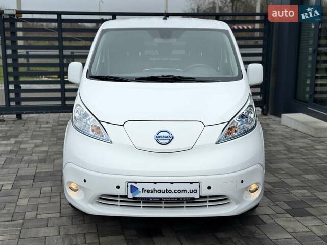 Белый Ниссан e-NV200, объемом двигателя 0 л и пробегом 125 тыс. км за 15900 $, фото 1 на Automoto.ua