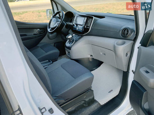 Белый Ниссан e-NV200, объемом двигателя 0 л и пробегом 124 тыс. км за 14900 $, фото 22 на Automoto.ua
