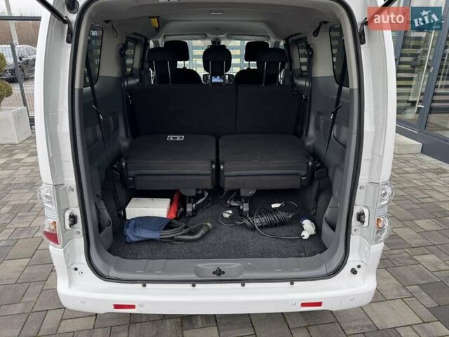 Белый Ниссан e-NV200, объемом двигателя 0 л и пробегом 125 тыс. км за 15900 $, фото 27 на Automoto.ua