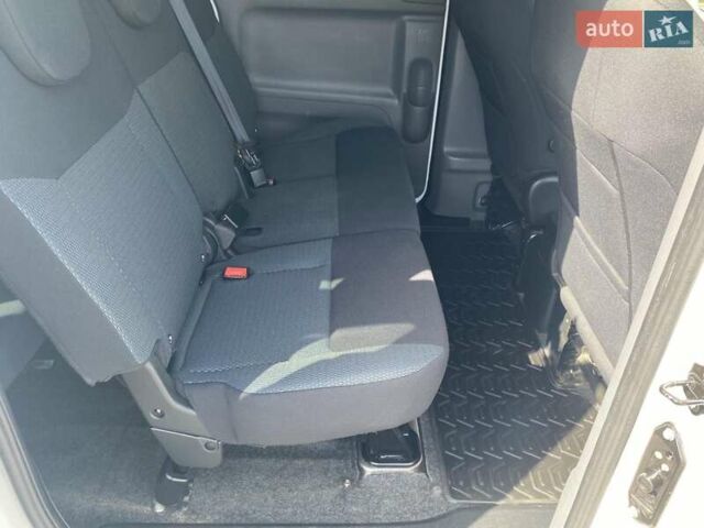 Белый Ниссан e-NV200, объемом двигателя 0 л и пробегом 179 тыс. км за 15900 $, фото 5 на Automoto.ua