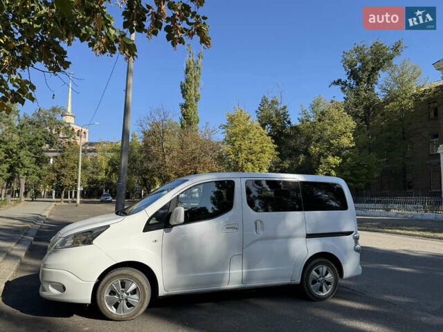 Белый Ниссан e-NV200, объемом двигателя 0 л и пробегом 179 тыс. км за 15900 $, фото 11 на Automoto.ua