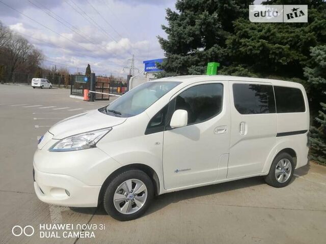 Белый Ниссан e-NV200, объемом двигателя 0 л и пробегом 61 тыс. км за 27900 $, фото 12 на Automoto.ua