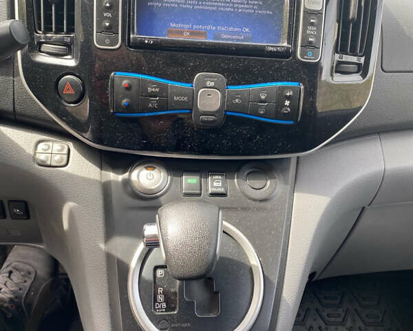 Білий Ніссан e-NV200, об'ємом двигуна 0 л та пробігом 177 тис. км за 13942 $, фото 20 на Automoto.ua