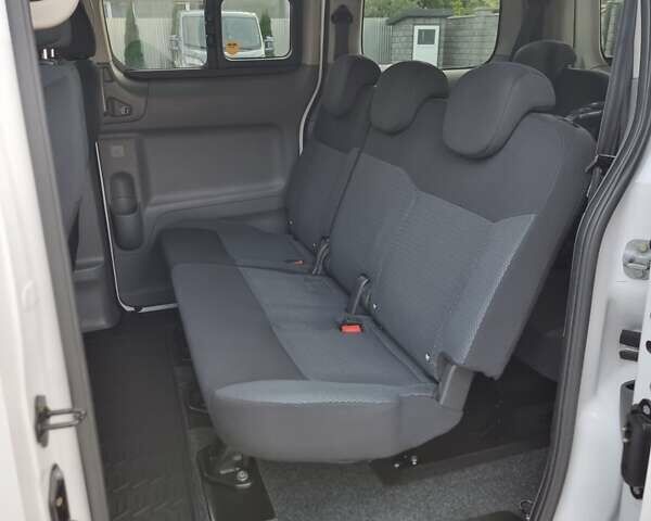 Белый Ниссан e-NV200, объемом двигателя 0 л и пробегом 202 тыс. км за 13300 $, фото 23 на Automoto.ua
