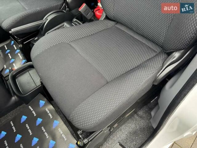 Белый Ниссан e-NV200, объемом двигателя 0 л и пробегом 125 тыс. км за 15900 $, фото 18 на Automoto.ua