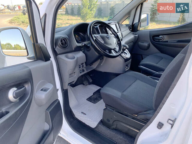 Белый Ниссан e-NV200, объемом двигателя 0 л и пробегом 124 тыс. км за 14900 $, фото 17 на Automoto.ua