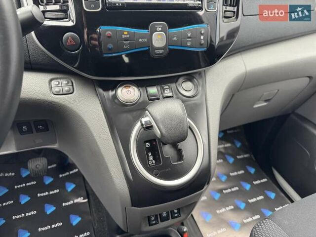 Белый Ниссан e-NV200, объемом двигателя 0 л и пробегом 125 тыс. км за 15900 $, фото 23 на Automoto.ua