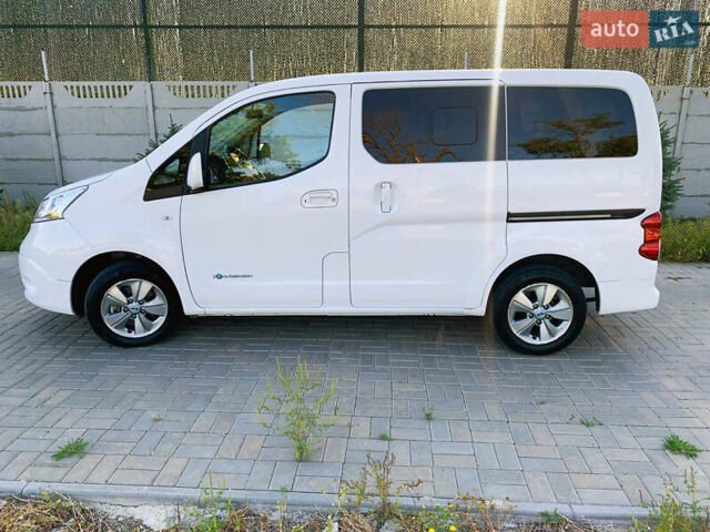Белый Ниссан e-NV200, объемом двигателя 0 л и пробегом 119 тыс. км за 15200 $, фото 8 на Automoto.ua