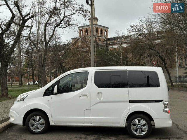 Білий Ніссан e-NV200, об'ємом двигуна 0 л та пробігом 179 тис. км за 15300 $, фото 6 на Automoto.ua