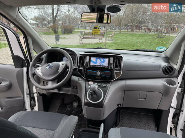 Білий Ніссан e-NV200, об'ємом двигуна 0 л та пробігом 179 тис. км за 15300 $, фото 8 на Automoto.ua