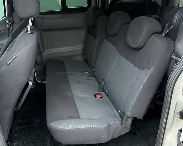 Белый Ниссан e-NV200, объемом двигателя 0 л и пробегом 87 тыс. км за 15200 $, фото 5 на Automoto.ua