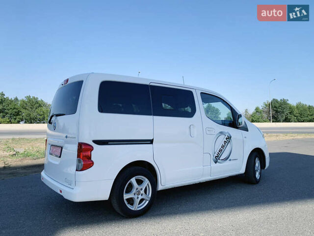 Белый Ниссан e-NV200, объемом двигателя 0 л и пробегом 124 тыс. км за 14900 $, фото 8 на Automoto.ua