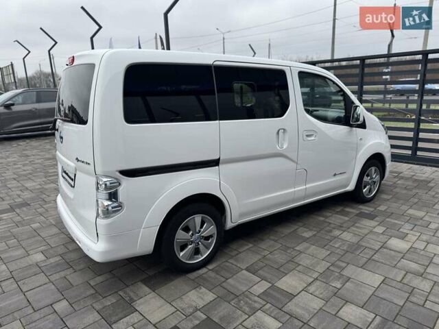 Белый Ниссан e-NV200, объемом двигателя 0 л и пробегом 125 тыс. км за 15900 $, фото 2 на Automoto.ua