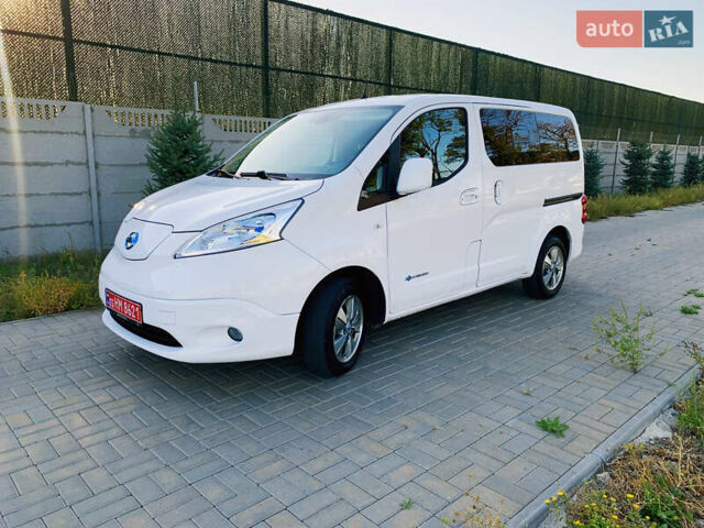 Белый Ниссан e-NV200, объемом двигателя 0 л и пробегом 119 тыс. км за 15200 $, фото 5 на Automoto.ua