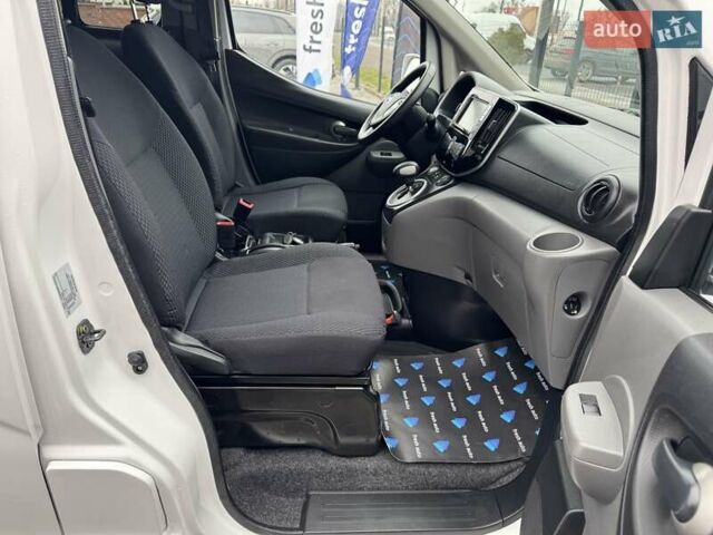 Белый Ниссан e-NV200, объемом двигателя 0 л и пробегом 125 тыс. км за 15900 $, фото 30 на Automoto.ua