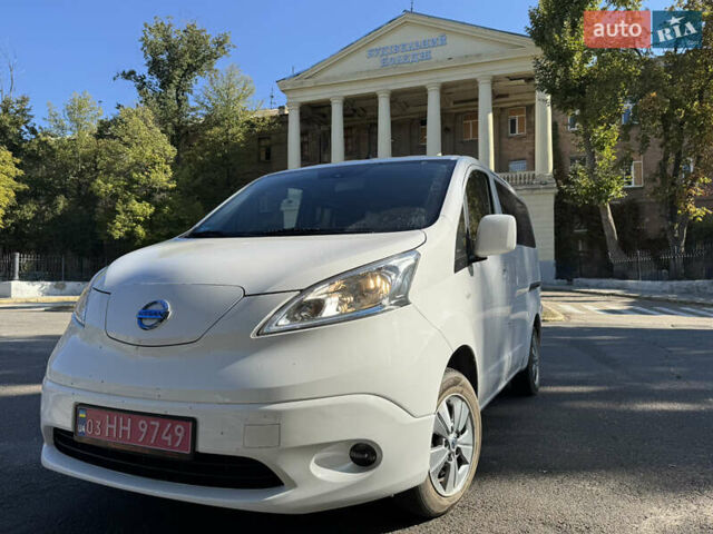 Белый Ниссан e-NV200, объемом двигателя 0 л и пробегом 179 тыс. км за 15900 $, фото 1 на Automoto.ua