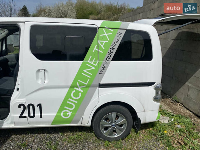 Білий Ніссан e-NV200, об'ємом двигуна 0 л та пробігом 177 тис. км за 13942 $, фото 4 на Automoto.ua