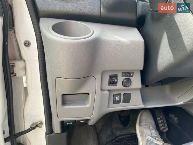 Білий Ніссан e-NV200, об'ємом двигуна 0 л та пробігом 177 тис. км за 13942 $, фото 19 на Automoto.ua