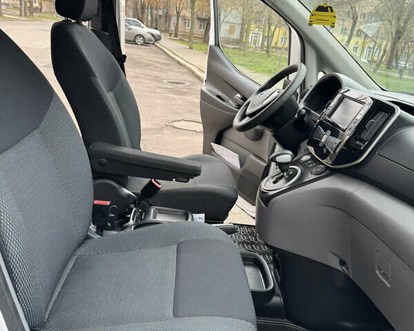 Білий Ніссан e-NV200, об'ємом двигуна 0 л та пробігом 179 тис. км за 15300 $, фото 10 на Automoto.ua