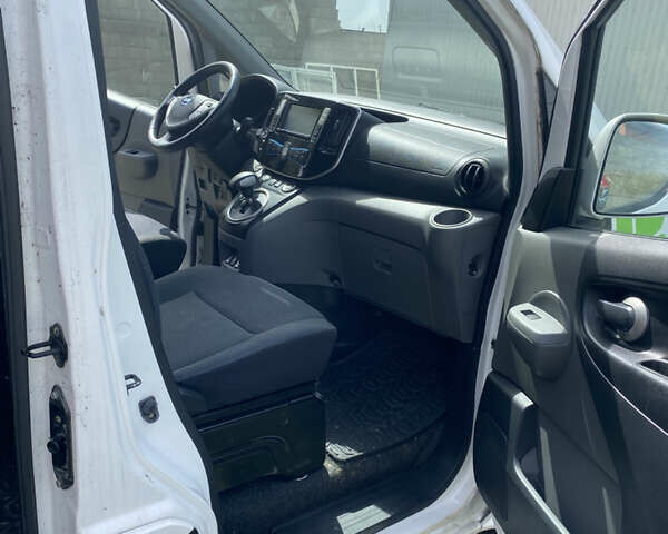 Білий Ніссан e-NV200, об'ємом двигуна 0 л та пробігом 177 тис. км за 13942 $, фото 14 на Automoto.ua