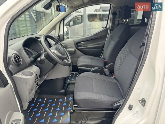 Белый Ниссан e-NV200, объемом двигателя 0 л и пробегом 125 тыс. км за 15900 $, фото 20 на Automoto.ua
